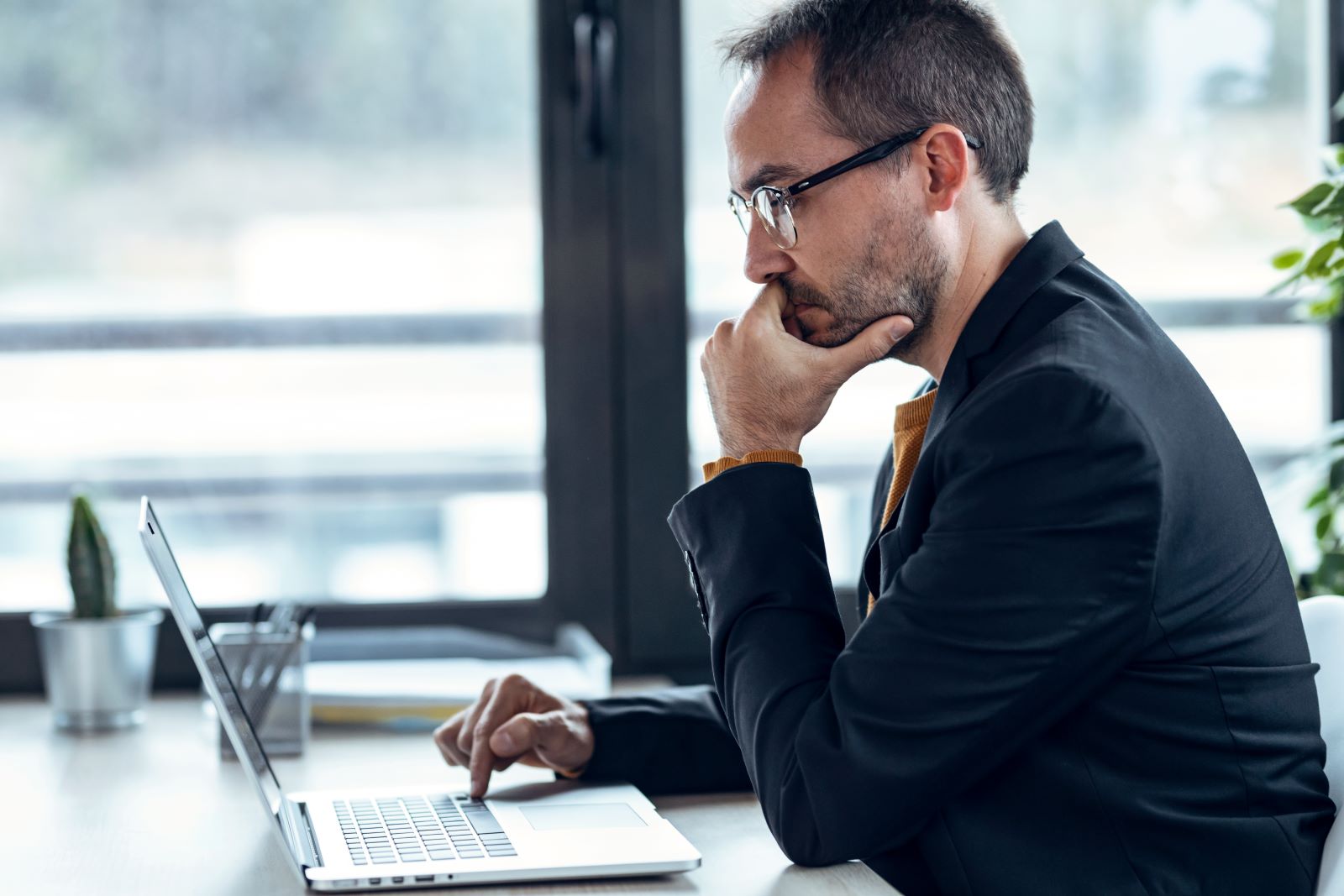 Comparatif : top 4 CRM pour agences immobilières en France (Apimo, Adapt Immo, Hektor, Modelo) + challengers IA